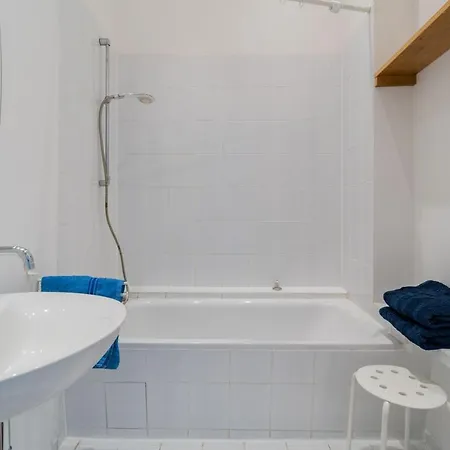 Center Schwabing Spacious Flat *