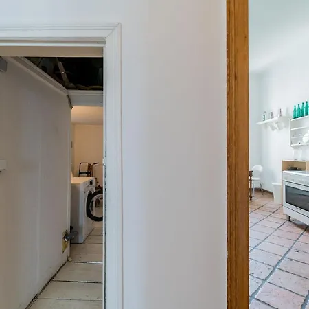 Center Schwabing Spacious Flat
